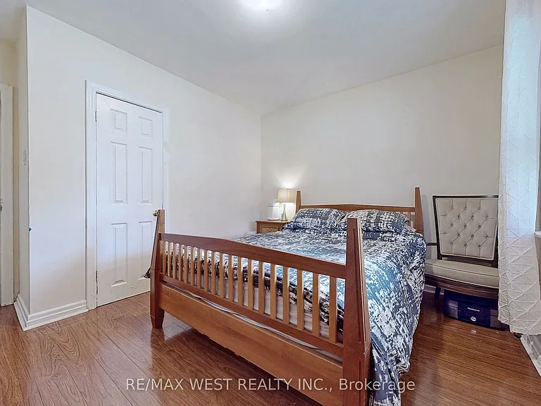 139 Ranee Ave #MAIN FLOOR — Photo 21