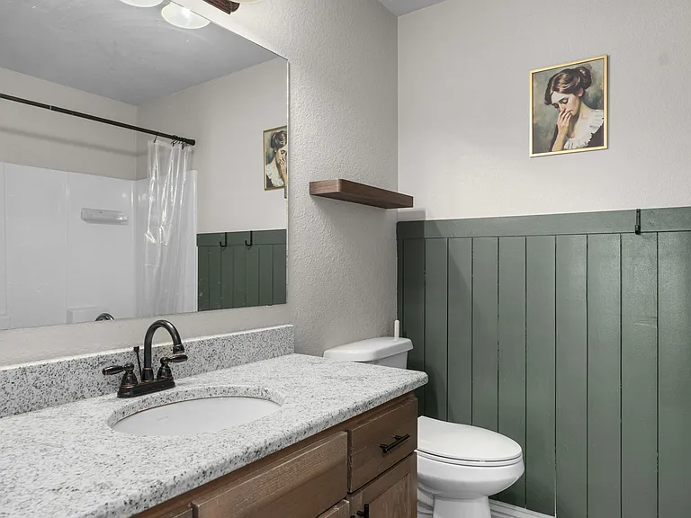 1505 Northridge Dr E — Photo 3