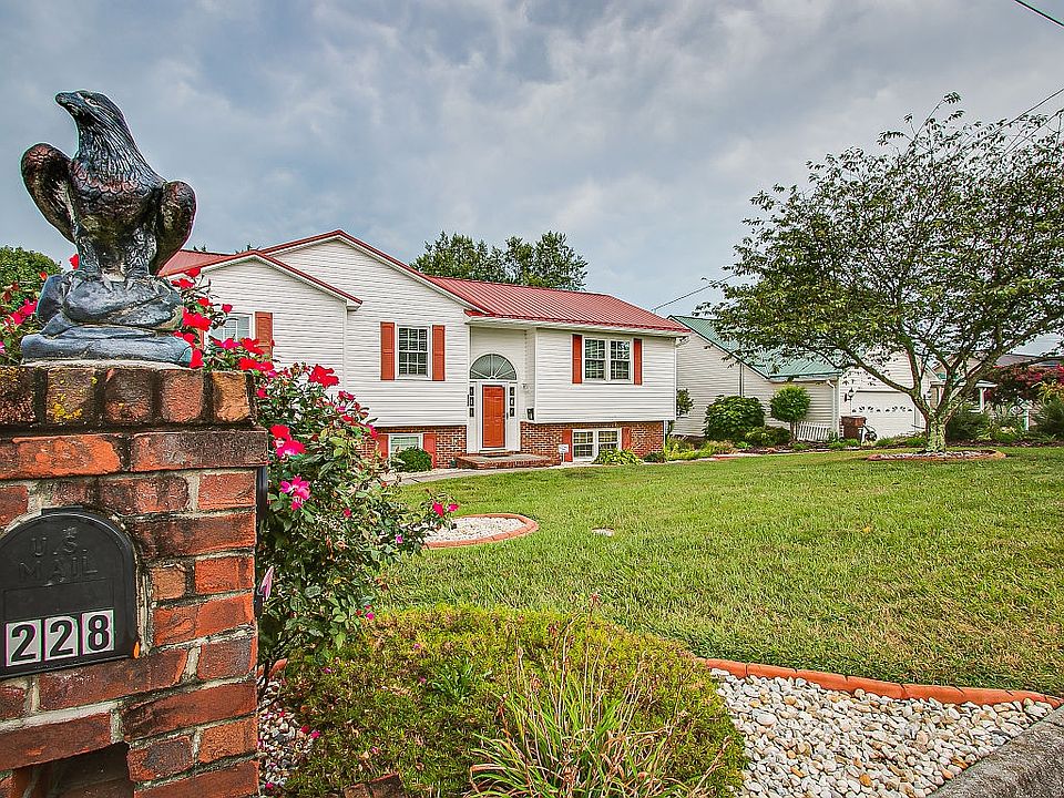 1st image of 228 Chickasaw Cir
