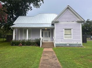 607 Mills St, Smithville, TX 78957