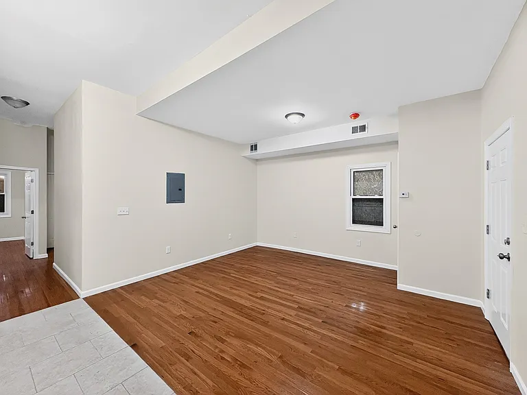 826 S 15th St — Photo 14