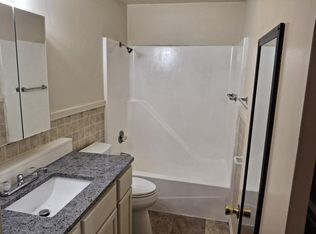 226 Steven St APT F, Carmi, IL 62821