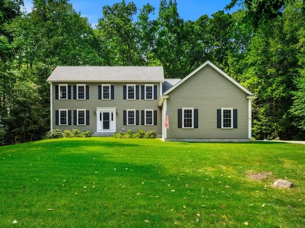 14 Village Rd, Pepperell, MA 01463