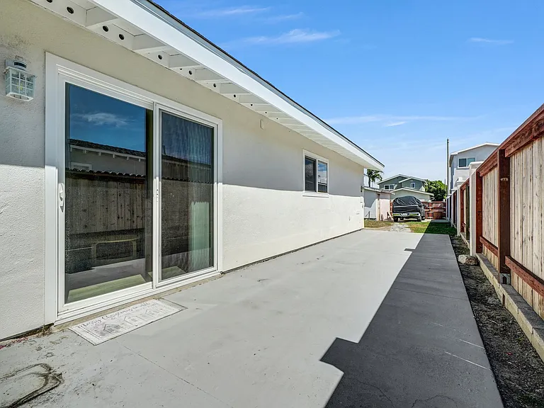 8401 Doncaster Dr — Photo 8