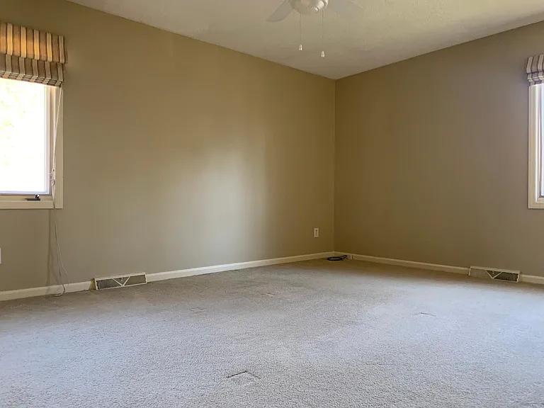 921 Glenshannon Rd — Photo 6