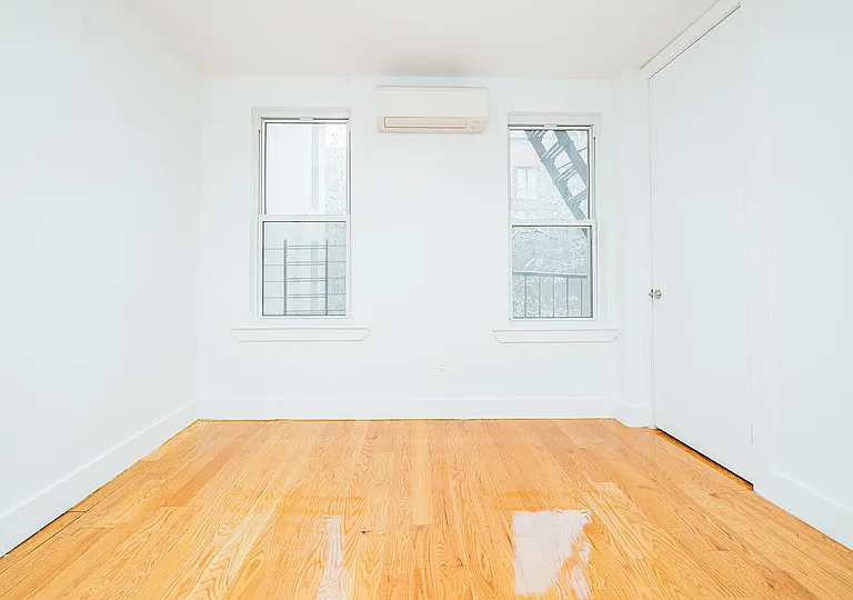 31 Montrose Ave #2M — Photo 6