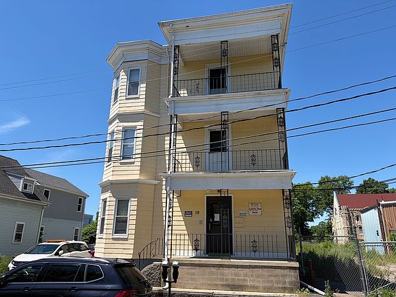 3rd image of 19 Clinton Ave