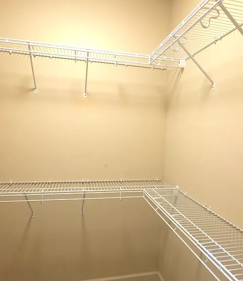 606 Lakeshore Ct — Photo 17