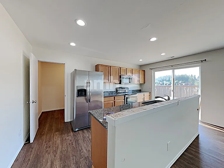 18704 94th Avenue Ct E — Photo 3