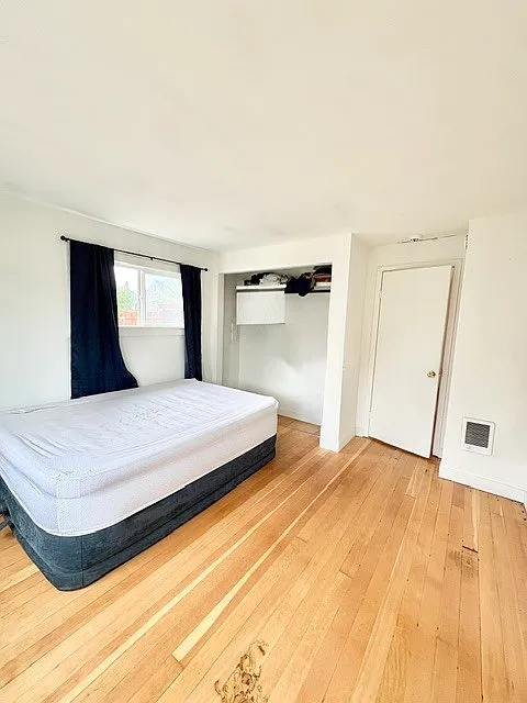 3012 Hollywood Avenue Northeast - 1 — Photo 3