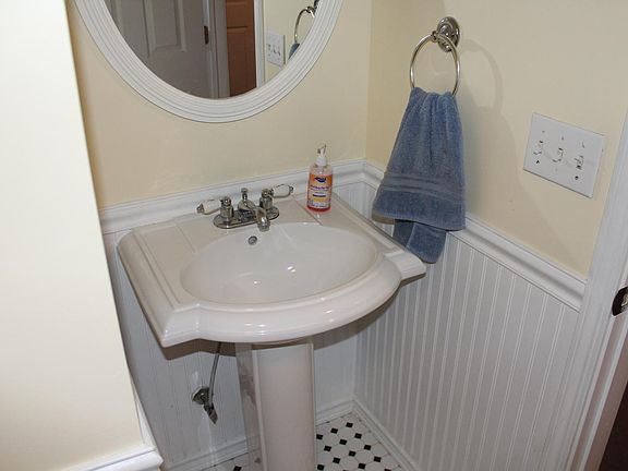 5th image of 28571 Fairfax St