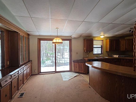 5th image of 7122 Maple Grove Rd