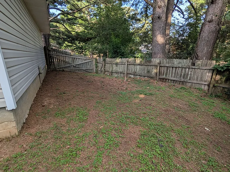 1605 Teresa Cir — Photo 46
