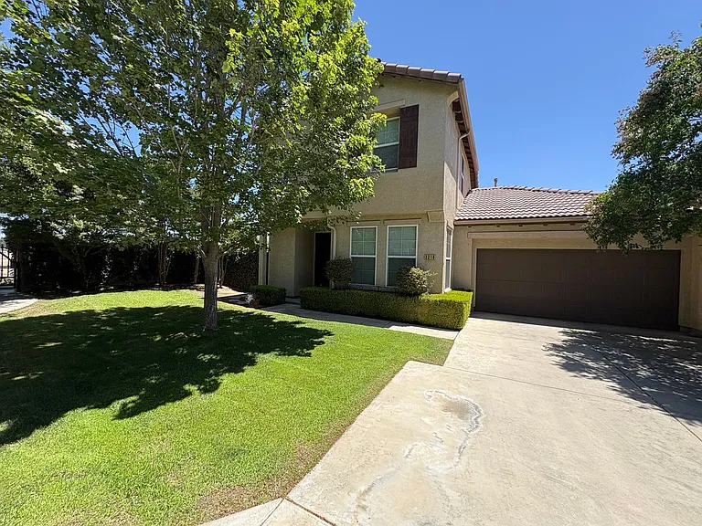 3310 N Tilden Ct — Photo 2