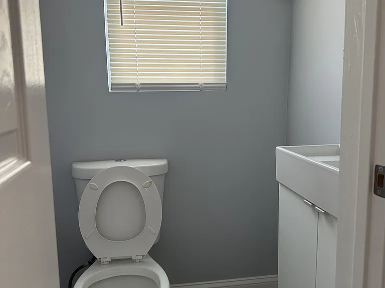 Half bathroom first floor