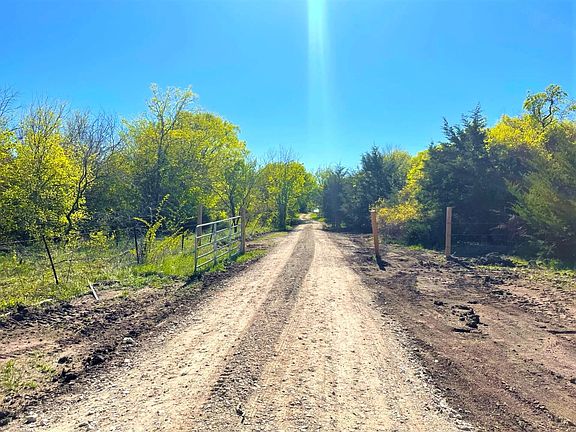 3rd image of 16 Hill County Rd #3352