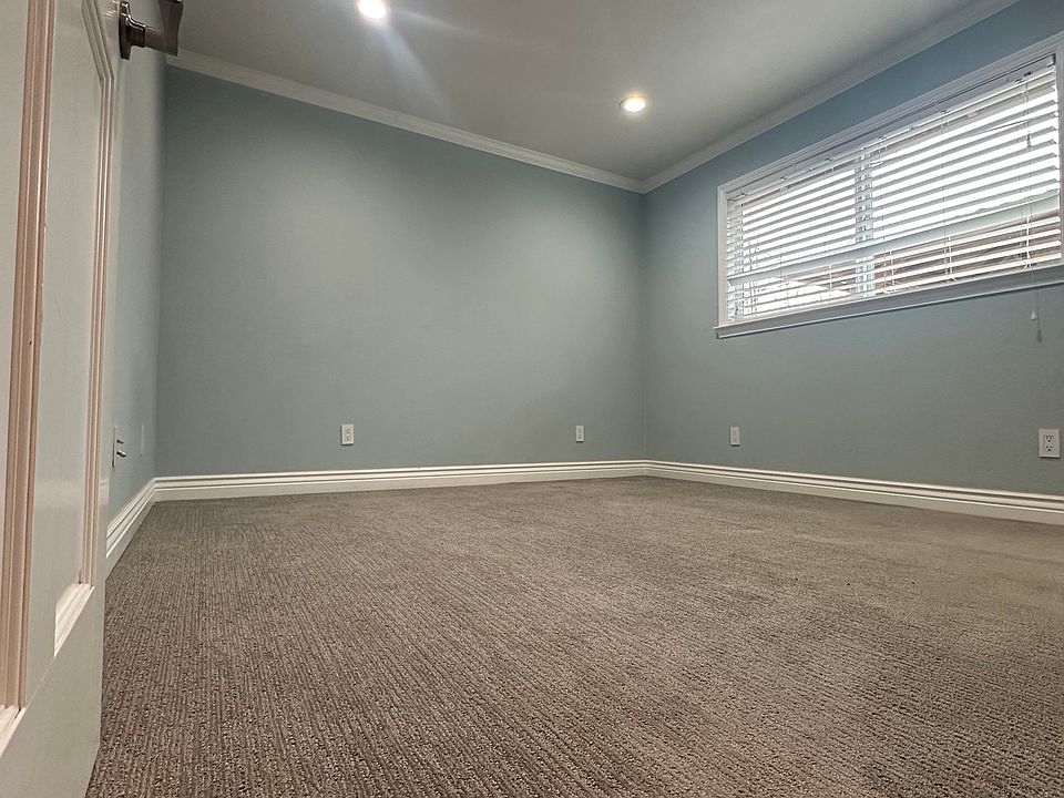 1st image of 939 College Dr