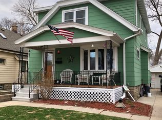 6908 Maple Ter, Wauwatosa, WI 53213