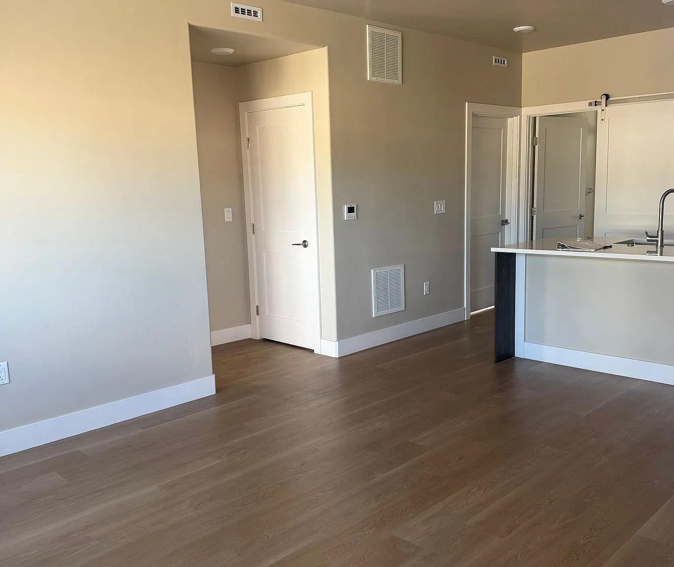 Oak Street Apartments — Photo 3