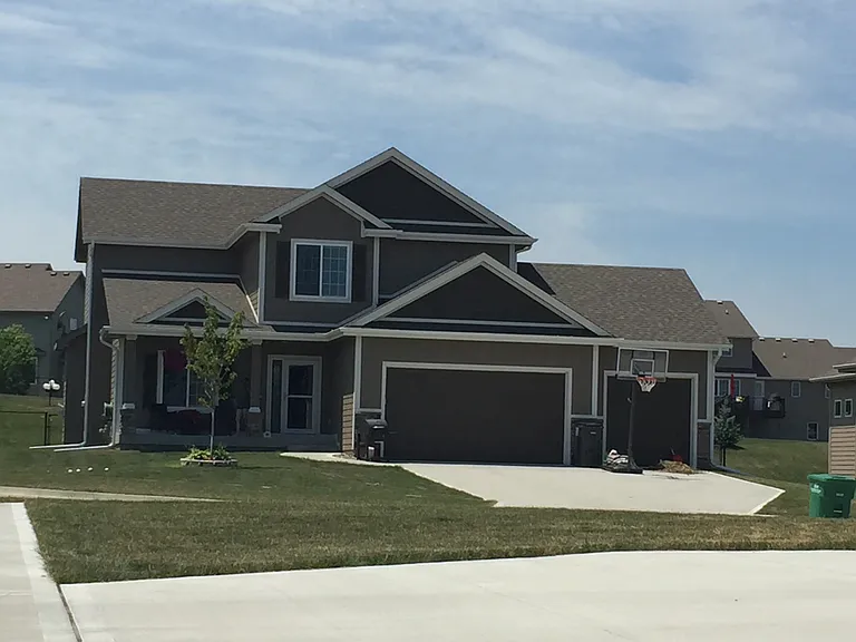 506 NW Ridgeline Dr — Photo 1