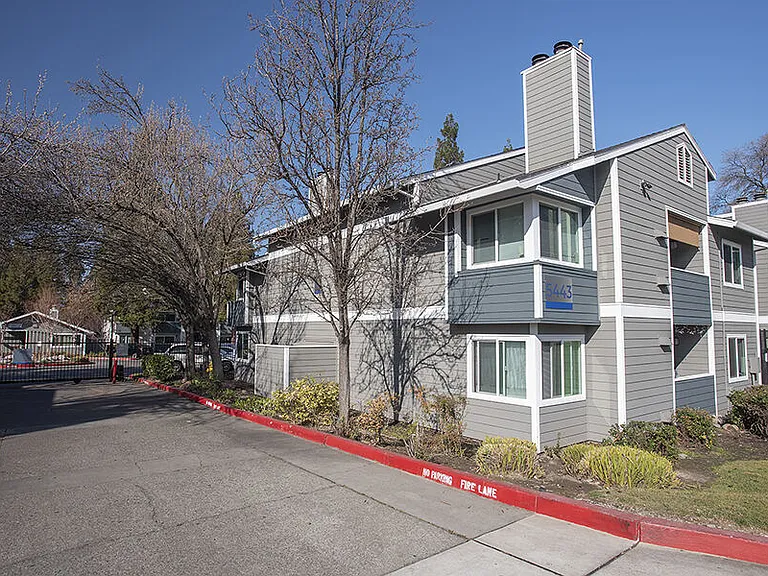 Oak Ridge Apartments — Photo 11
