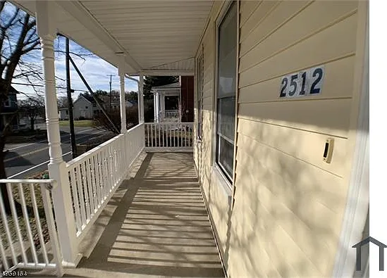 4 bed, 1175 sqft, $2,815 — Photo 3