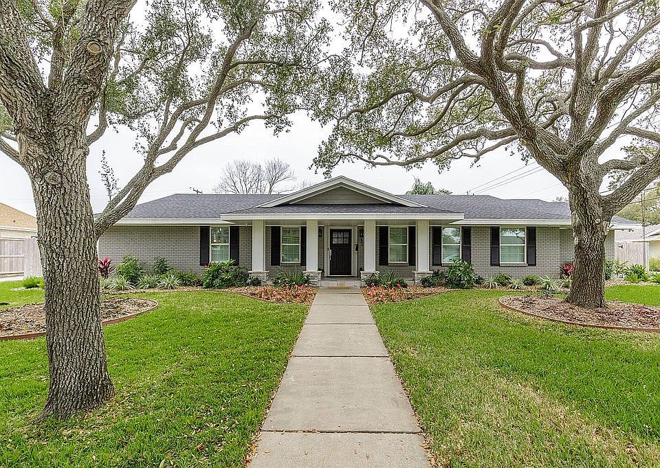 1st image of 302 Cape Henry Dr