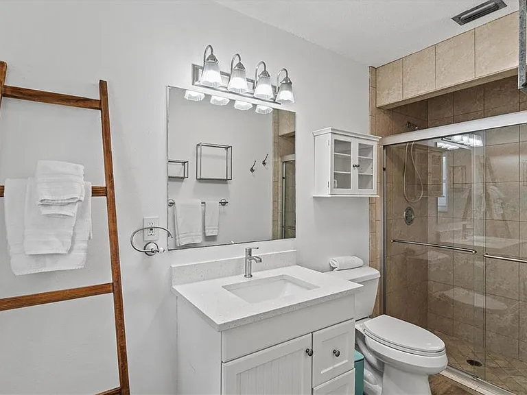 2572 Jefferson Cir — Photo 24