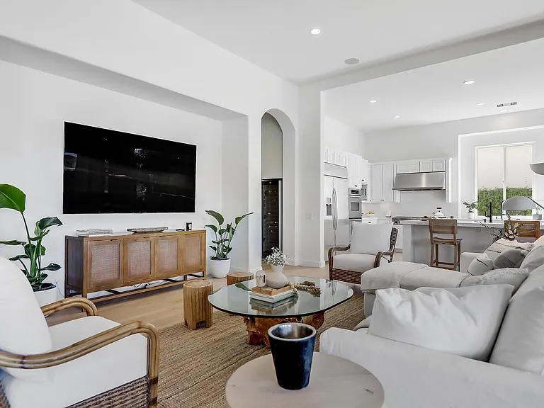 51075 Marbella Ct — Photo 8