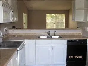 330 Lakewood Cir E #D — Photo 2