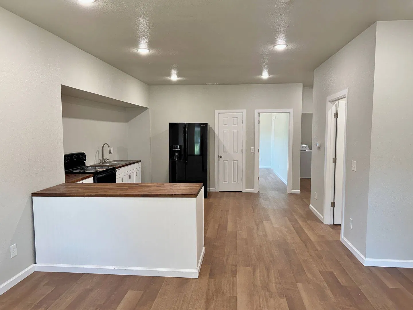 Fully Remodeled 3 Bed 2 Bath In Floral Heights — Photo 4