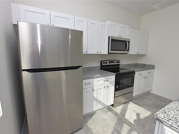 3rd image of 206 W Crescent Dr