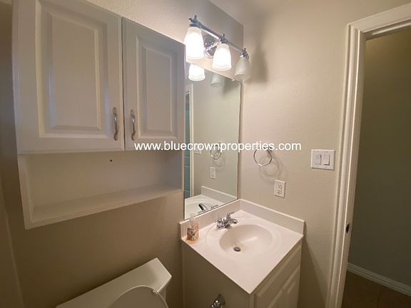 5th image of 320 Eastland Dr