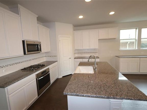 3rd image of 712 Monarch Ln