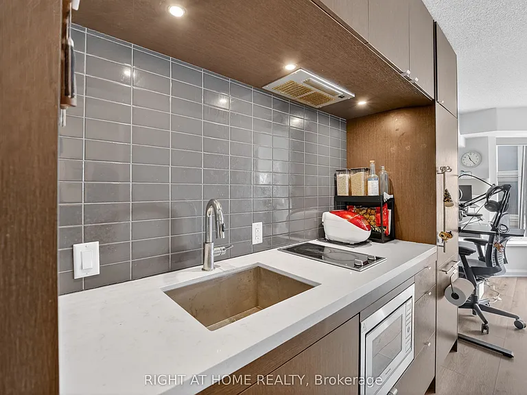 155 Yorkville Ave #2512 — Photo 14