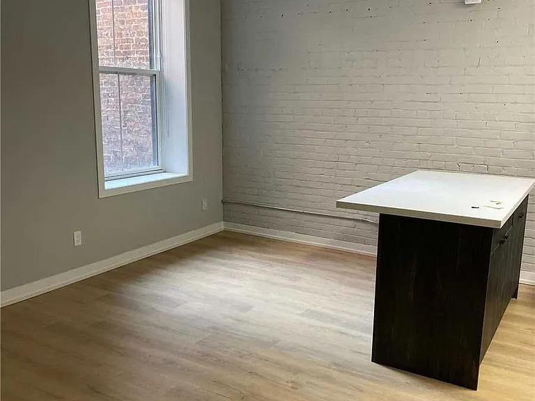 140 Simcoe St #206 — Photo 2