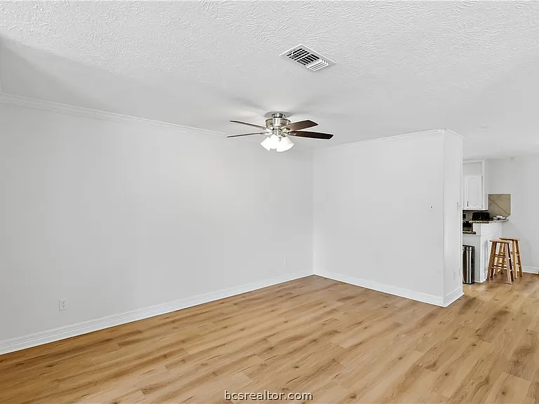 1405 Lawyer St — Photo 8
