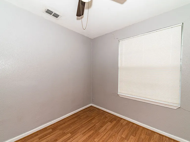 508 Bee St — Photo 15