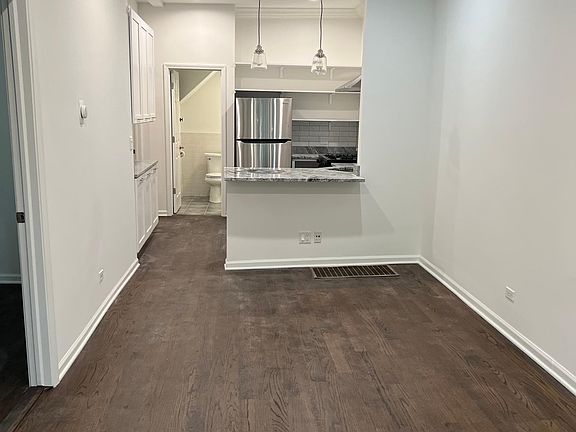 4th image of 1641 N Rockwell St APT 1F