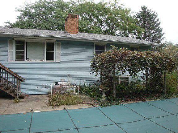 2nd image of 110 Fairview St