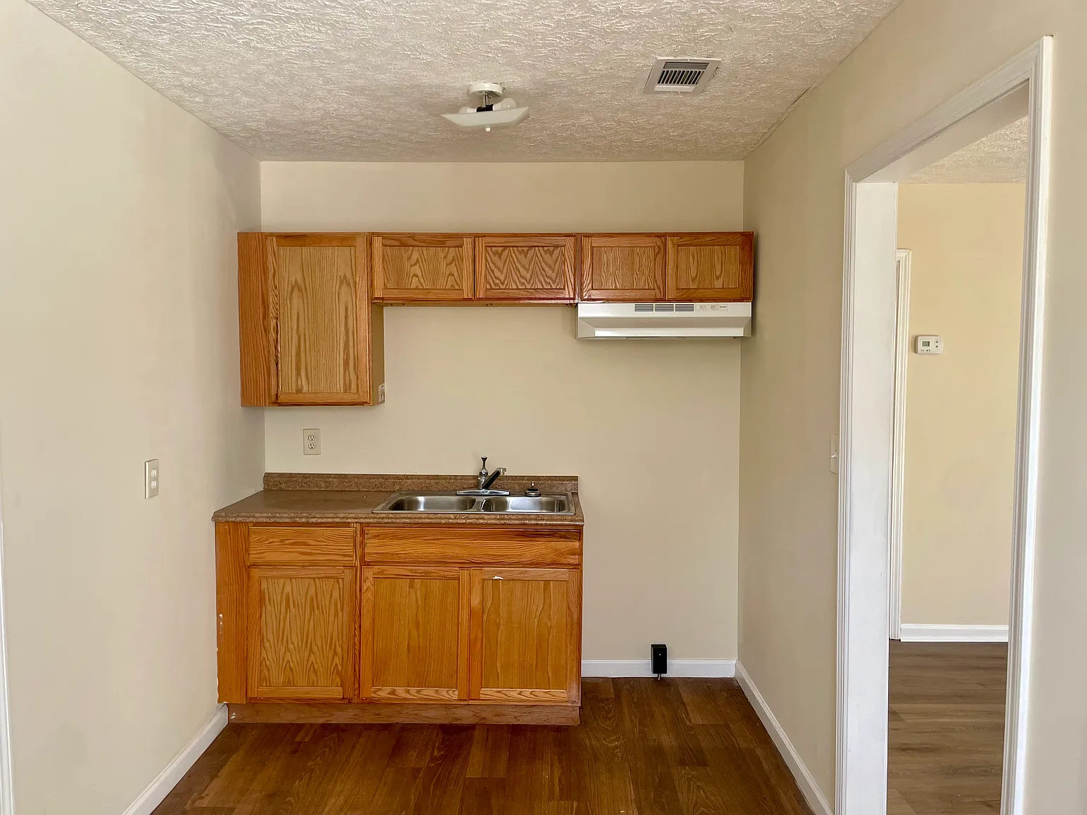 2 bed, 748 sqft, $1,000 — Photo 3