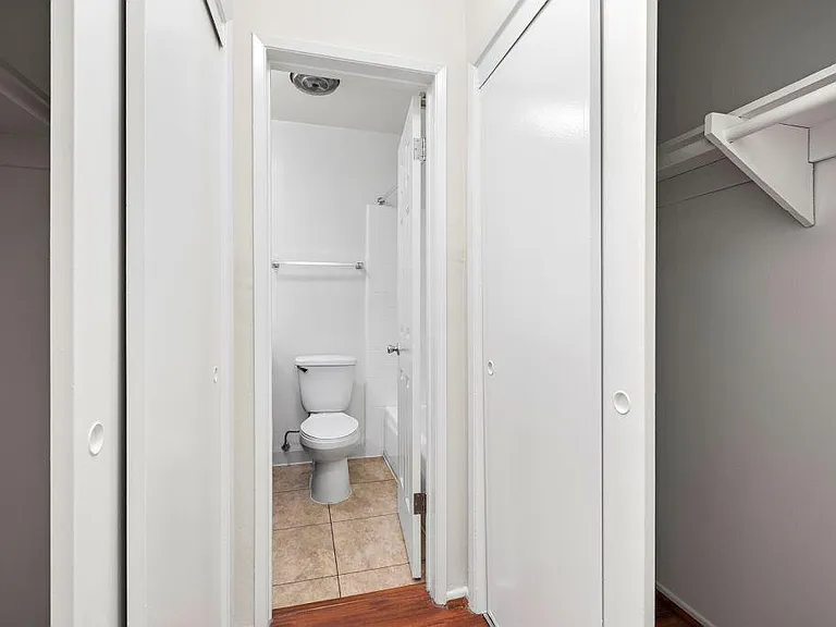 Riverside Villa Apartments — Photo 46