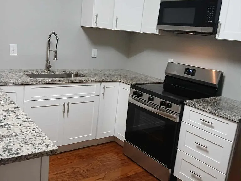 111 N Main St #5 — Photo 1