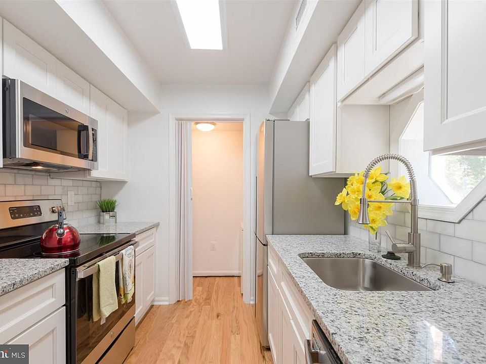 1st image of 2616 S Arlington Mill Dr #7