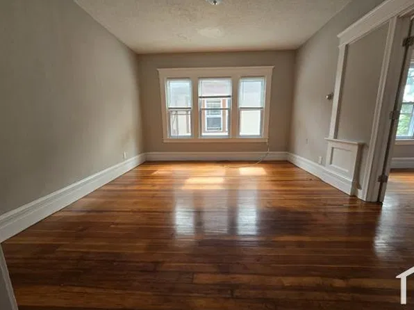 47 Hollywood St #2R, Springfield, MA 01108
