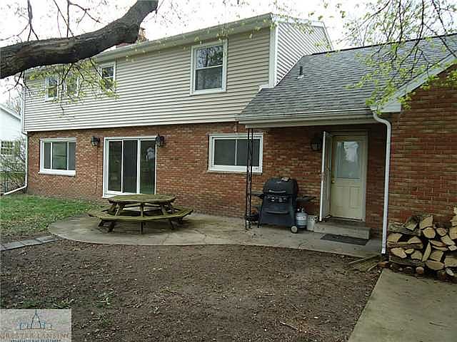 2nd image of 1210 S Clinton St