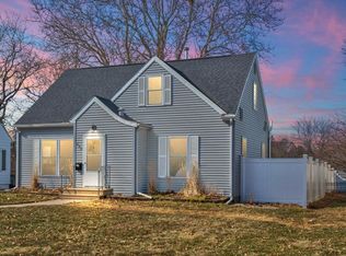 248 Derbyshire Rd, Waterloo, IA 50701