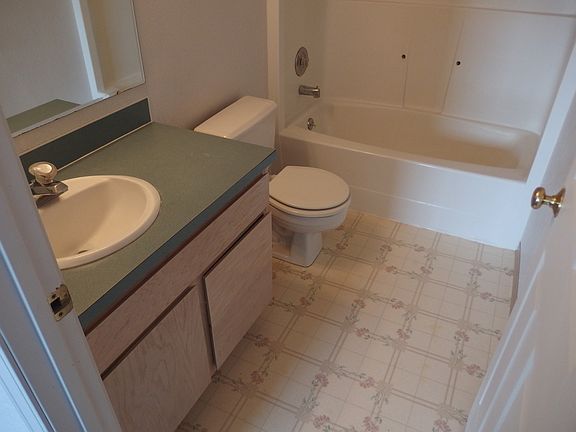5th image of 1435 Northwood Dr APT 42