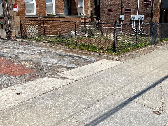 3rd image of 2220 Murray Hill Rd #1