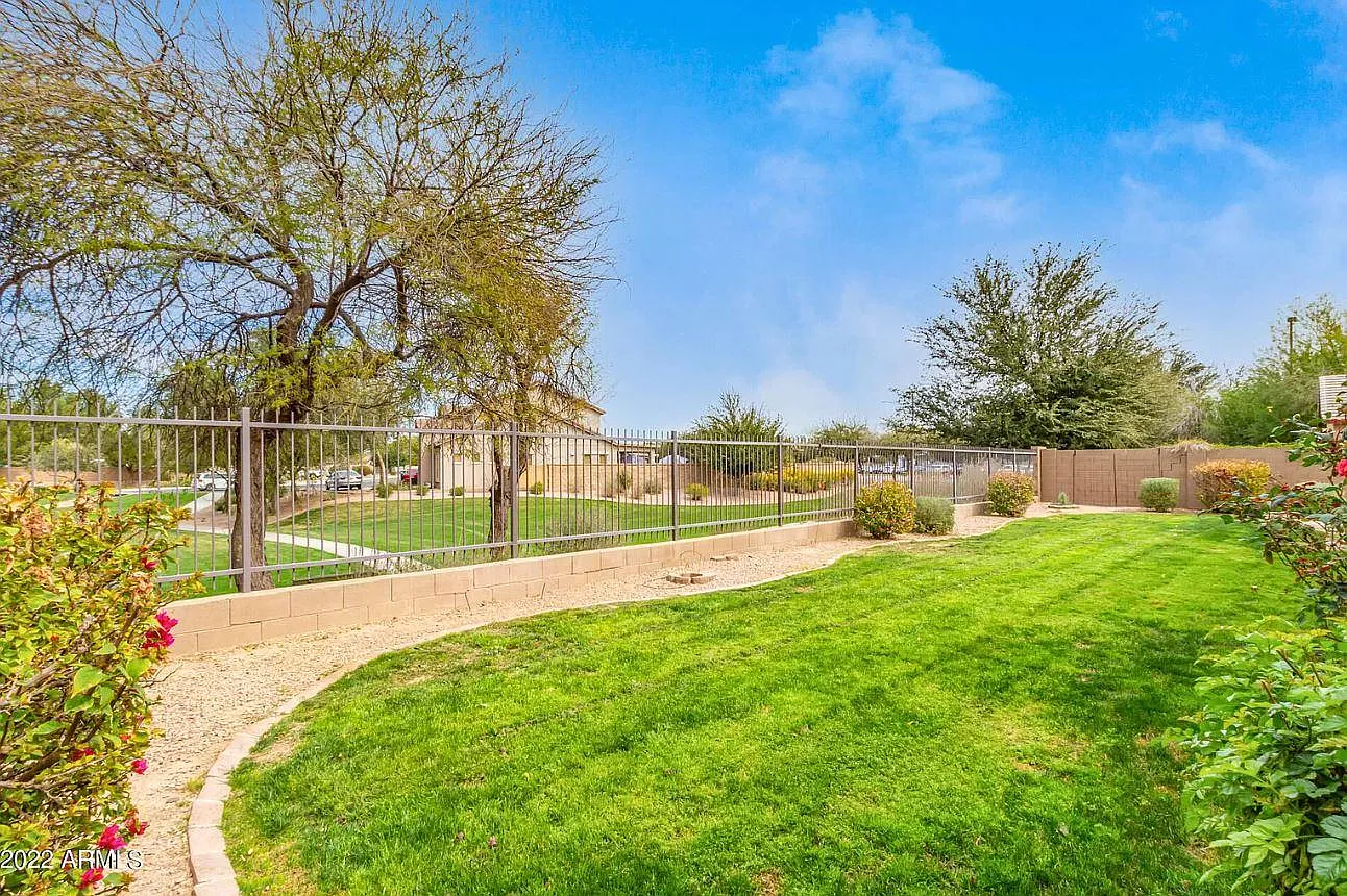 4 bed, 2786 sqft, $2,900 — Photo 2